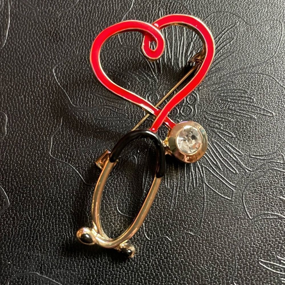 STETHOSCOPE BROOCH FOR MEDICAL WORKER